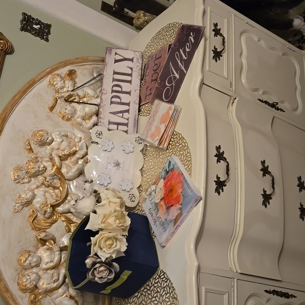 Wedding items - Picture 2 of 9